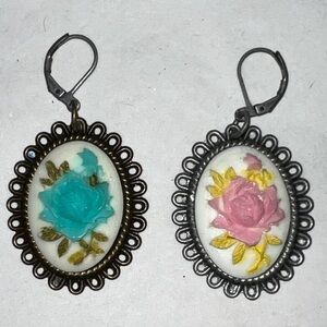 🍄Floral Rose Cameo Pendant Earrings Lever Back Clasp Scalloped Edge Pink Blue